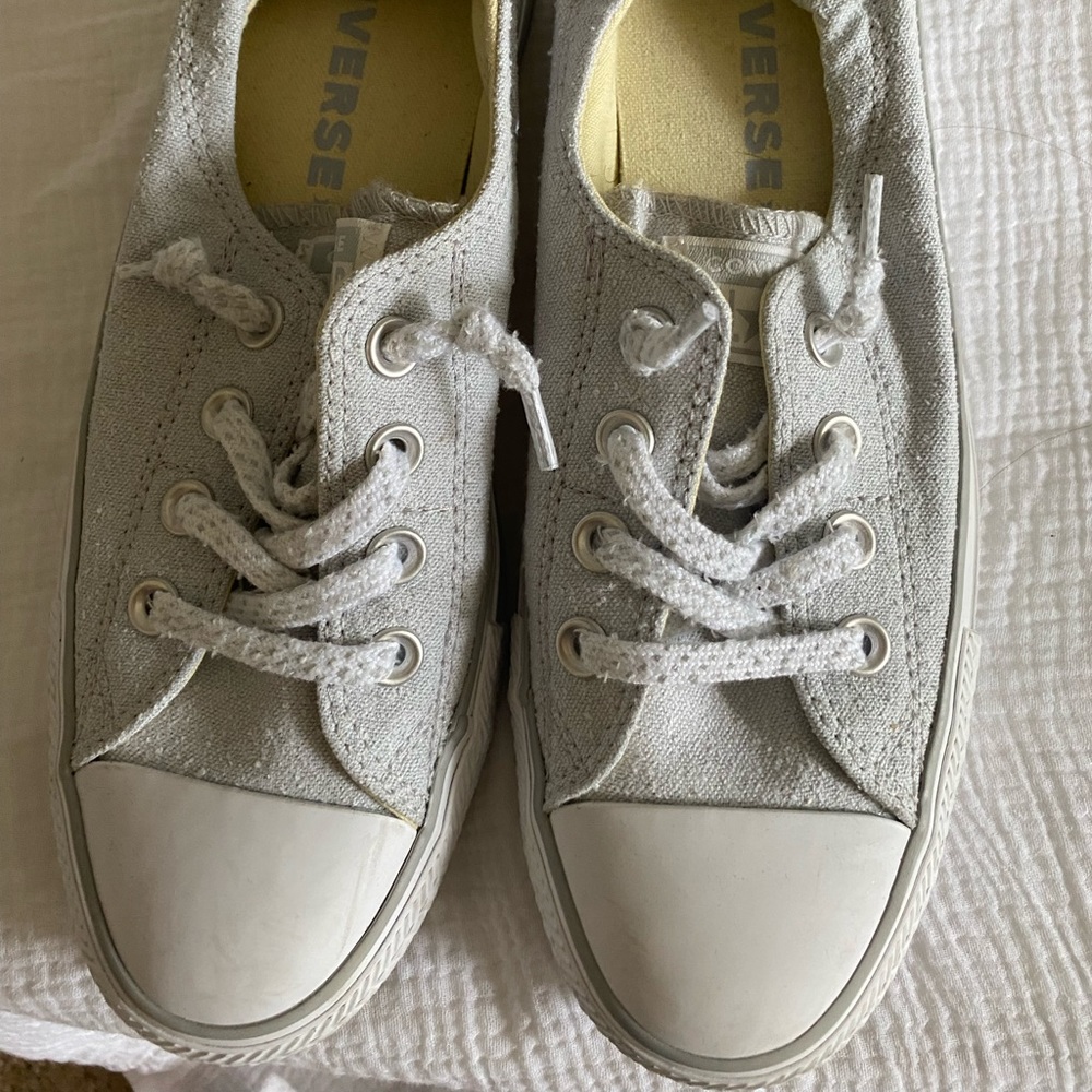 Converse, size 8, gray and white